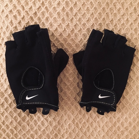 nike exercise gloves
